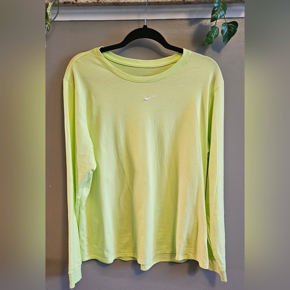 Nike The Nike Tee Center Swoosh Long Sleeve Mens (L)